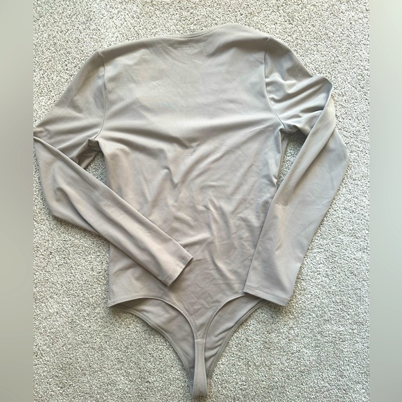 NEW WITH TAGS! Abercrombie & Fitch beige long sleeve bodysuit - medium. - Picture 3 of 4
